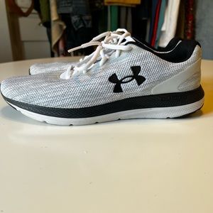 Men’s 10.5 athletic sneakers Under Armor